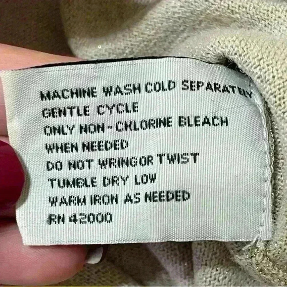 Jaclyn Smith Sweater Womens Medium Beige Gold Long Sleeve Sweatshirt 74% Silk - Picture 11 of 11